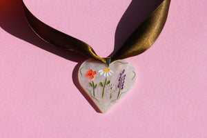 Wildflower Heart Ribbon Necklace - Deep Green